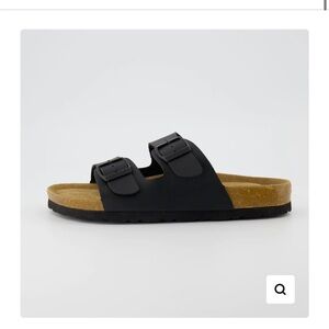 NWT Cushionaire Lane black sandals